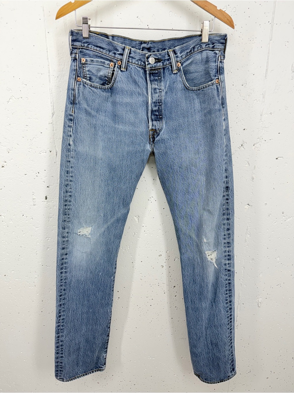 Levi’s 32 x 33 classic 501 Button Fly Distressed Straight Jeans